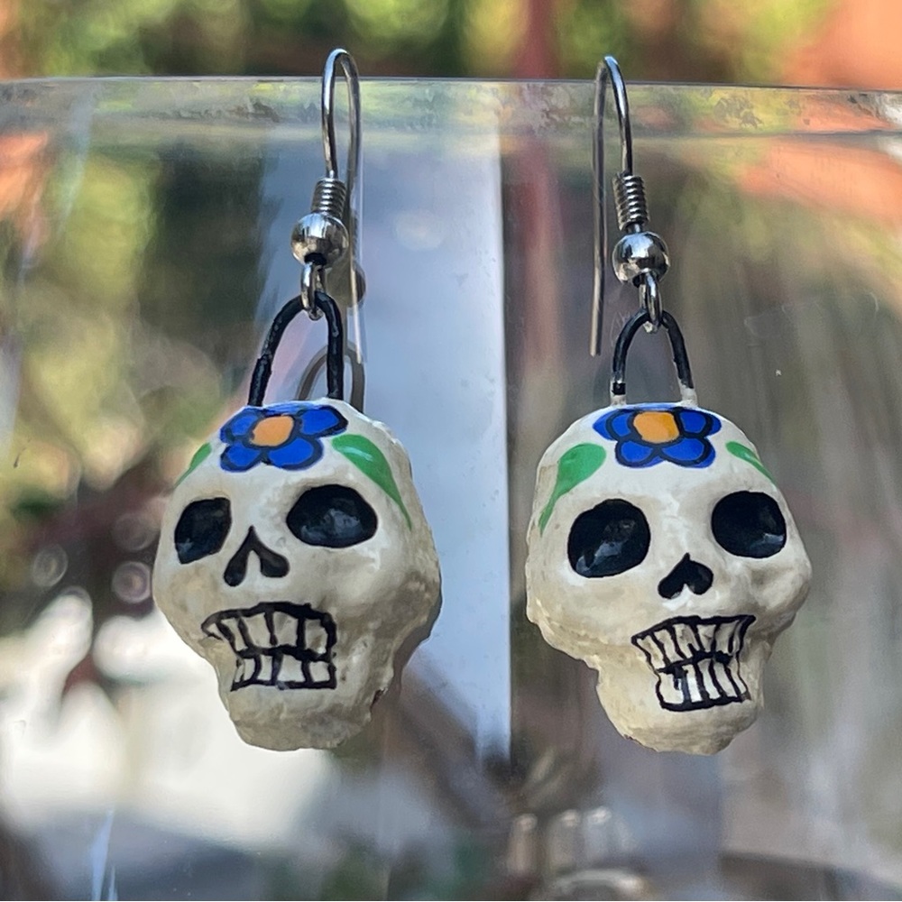 Skull dangle earrings.